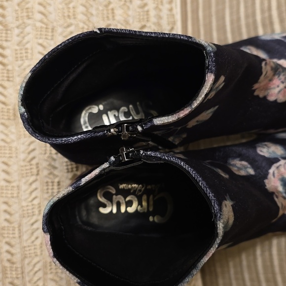 Circus by Sam Edelman Black Floral Ankle Boots - Picture 8 of 10